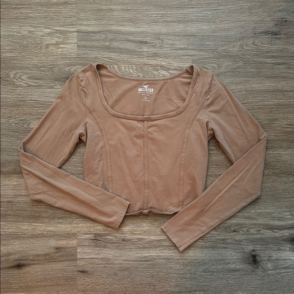 ⭐️ 3 for $15 Hollister Tan Long Sleeve Baby Tee - Picture 1 of 3